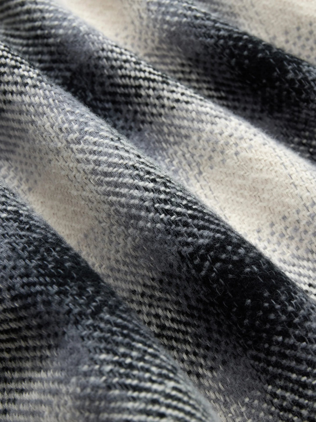 Crosscut Flannel - Cream/Black Plaid